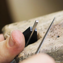 Load image into Gallery viewer, Maun - Flat Nose, Smooth Jaws, Parallel Pliers