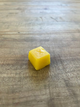 Load image into Gallery viewer, Beeswax - 1/4 oz piece